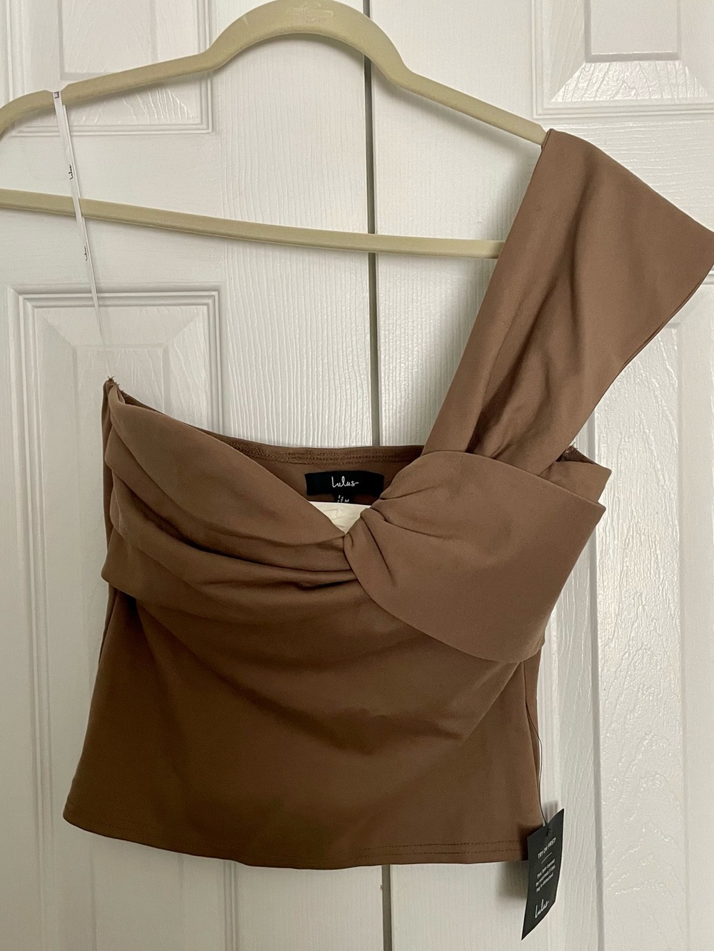 Lulu's Rudia One-Shoulder Top - Picture 3 of 4